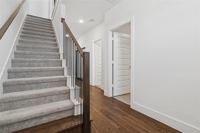 714 Resort Drive - Photo 2