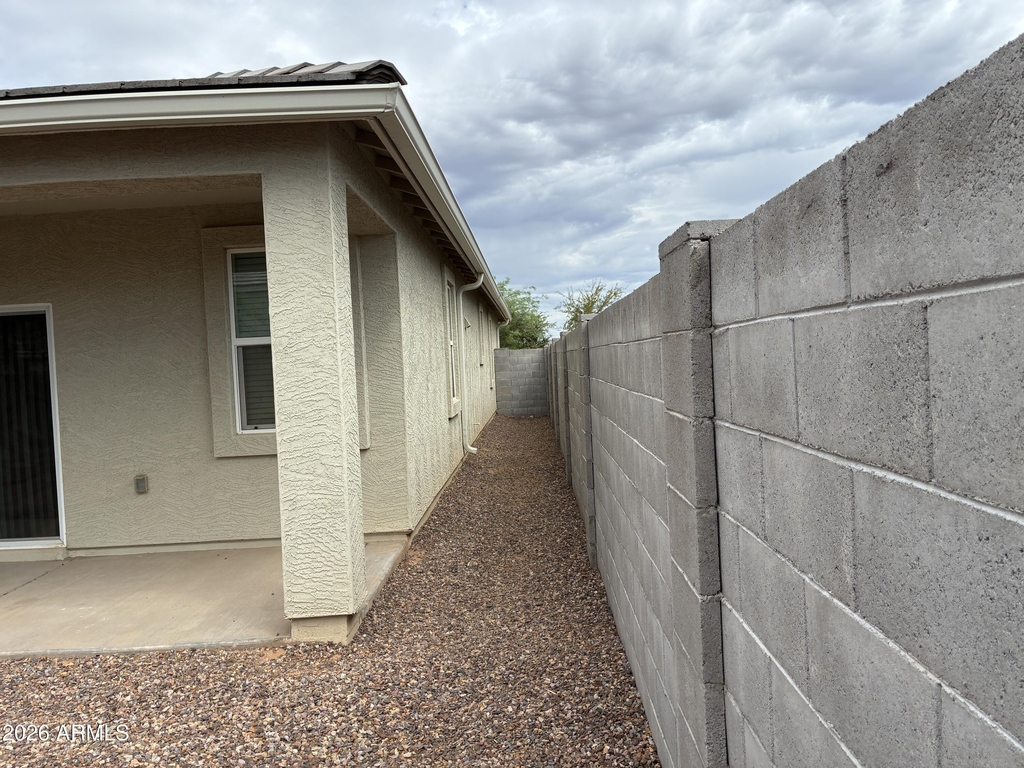18357 W Artemisa Avenue - Photo 32