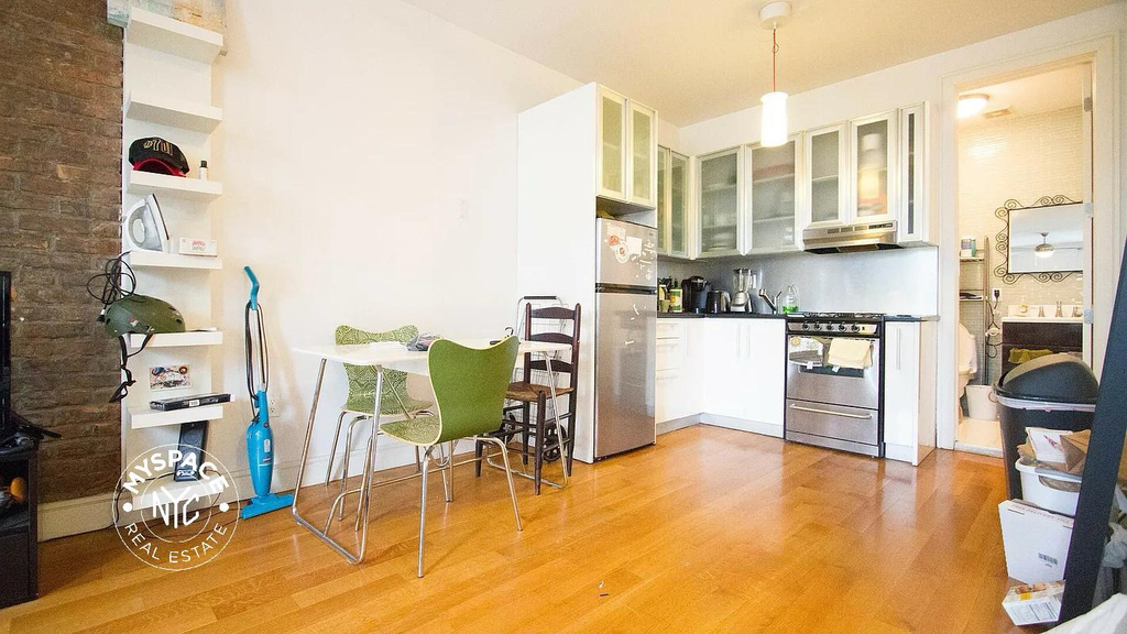 208 Evergreen Avenue - Photo 3