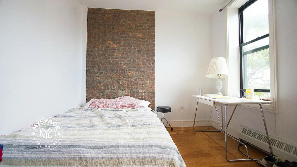 208 Evergreen Avenue - Photo 7