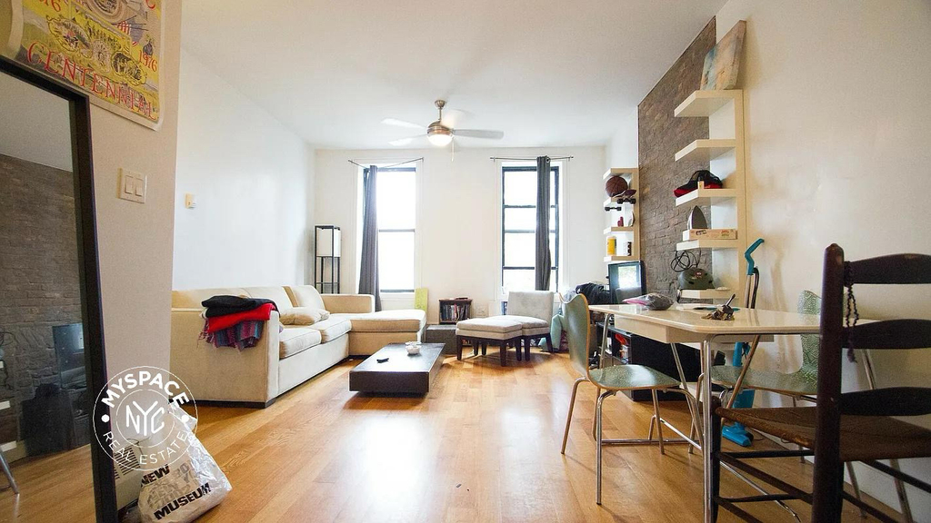 208 Evergreen Avenue - Photo 0