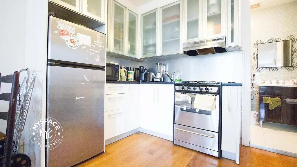 208 Evergreen Avenue - Photo 5