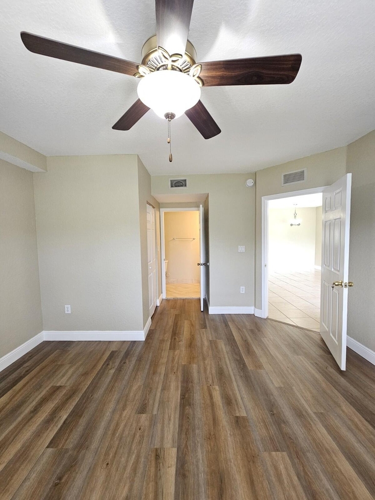 1049 Golden Lakes Boulevard - Photo 9