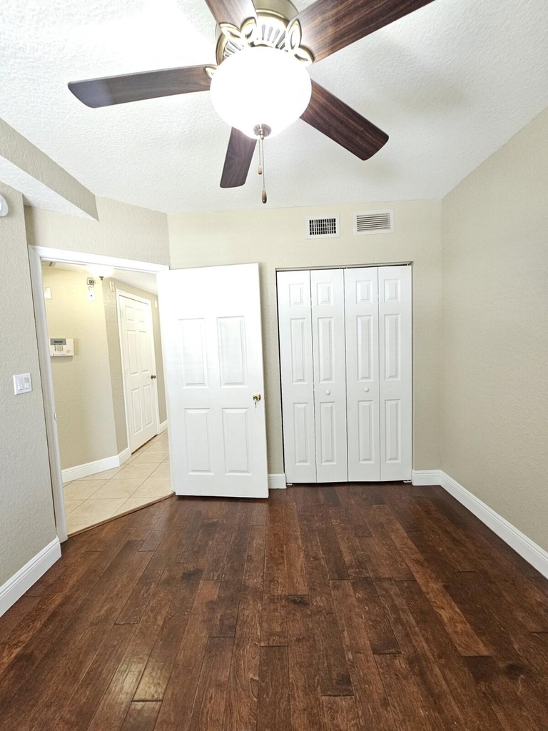 1049 Golden Lakes Boulevard - Photo 15