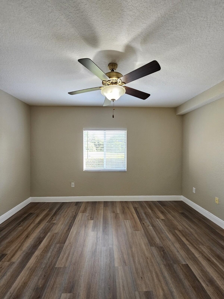 1049 Golden Lakes Boulevard - Photo 8