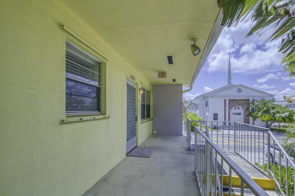 216 N Federal Highway - Photo 6
