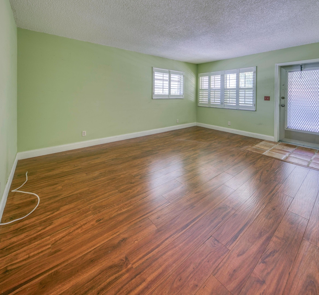 216 N Federal Highway - Photo 1