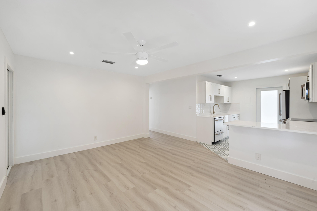 514 52nd Street - Photo 2