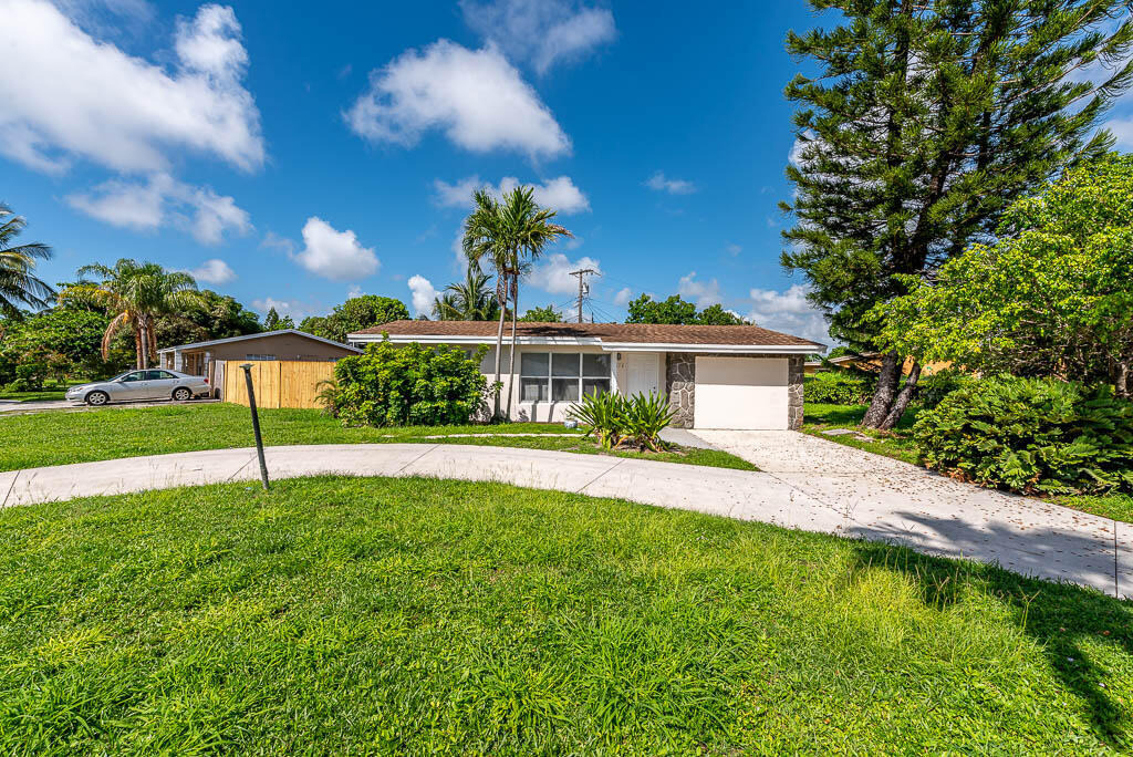 314 E Gateway Boulevard - Photo 1