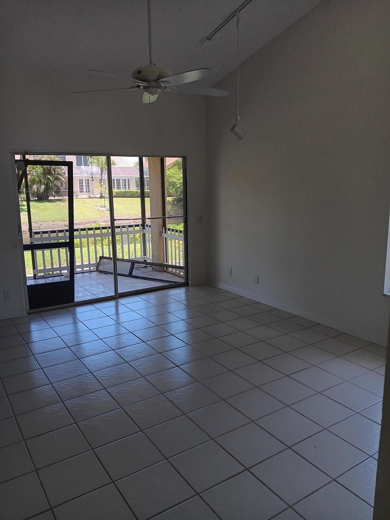 23157 Fountain View Drive - Photo 3