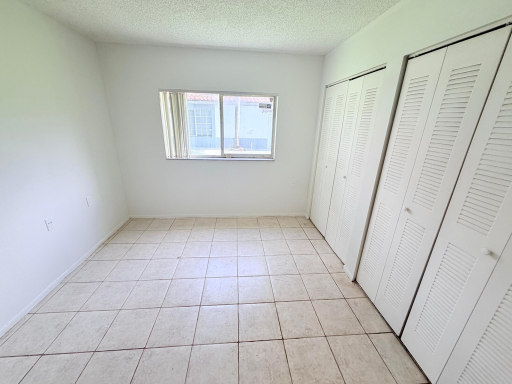 1089 N Benoist Farms Road - Photo 4