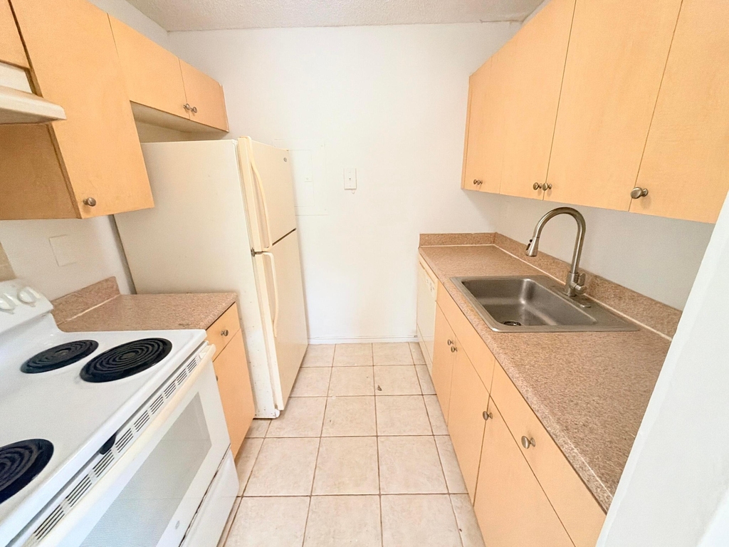 1089 N Benoist Farms Road - Photo 0