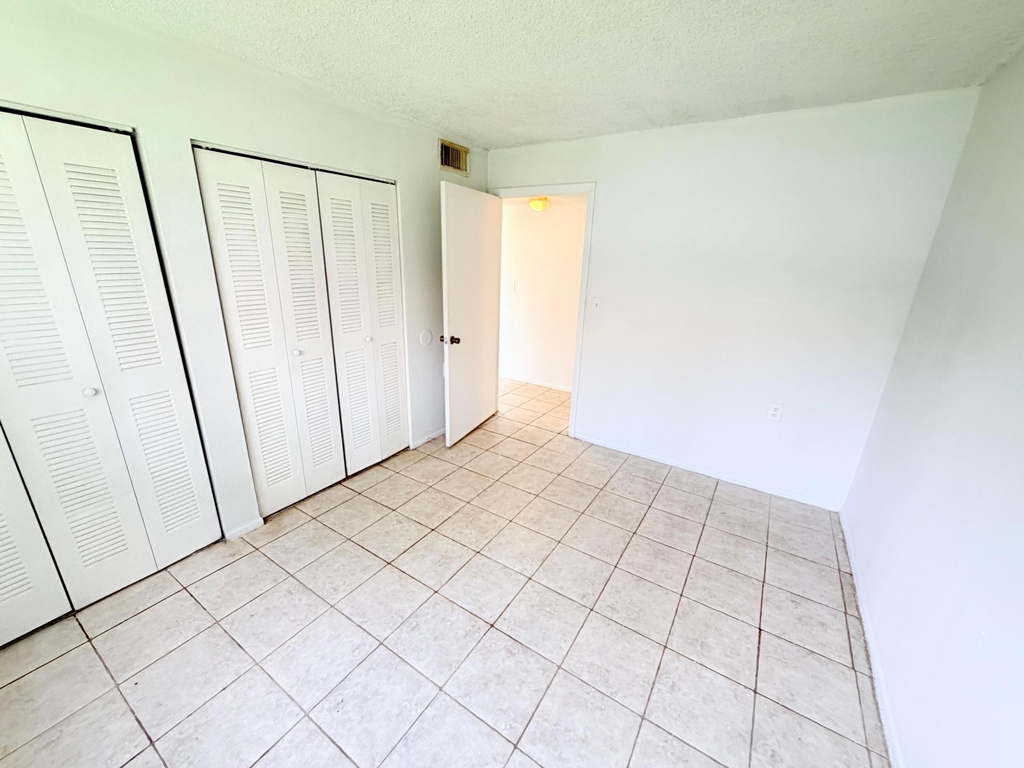 1089 N Benoist Farms Road - Photo 5