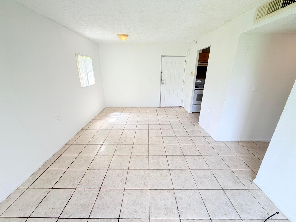 1089 N Benoist Farms Road - Photo 3