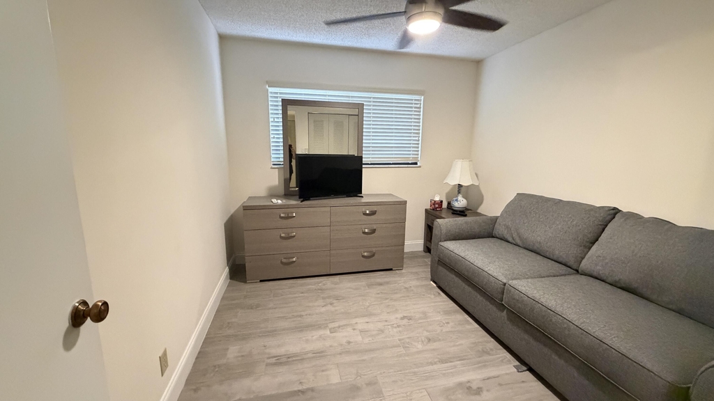 6866 Huntington Lane - Photo 24