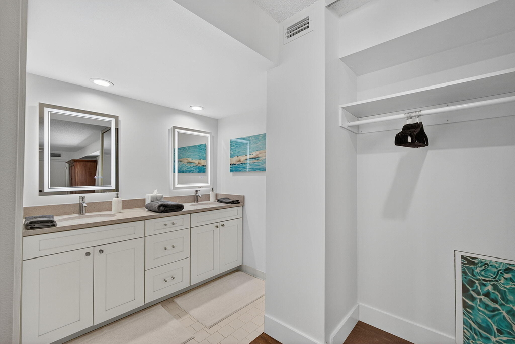1700 Embassy Drive - Photo 29