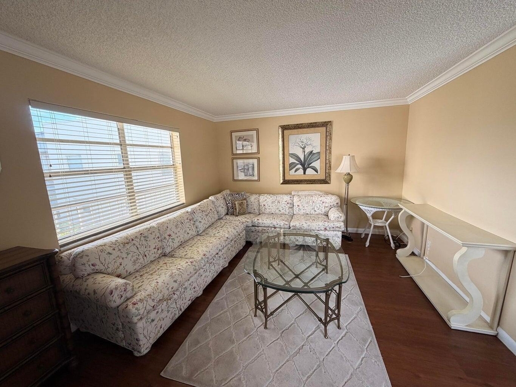 569 Normandy L - Photo 2