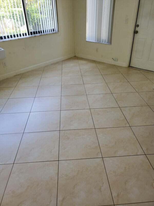 2460 Ne 215th Street - Photo 3