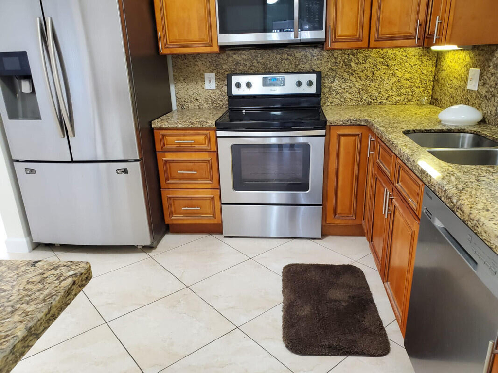 2460 Ne 215th Street - Photo 1