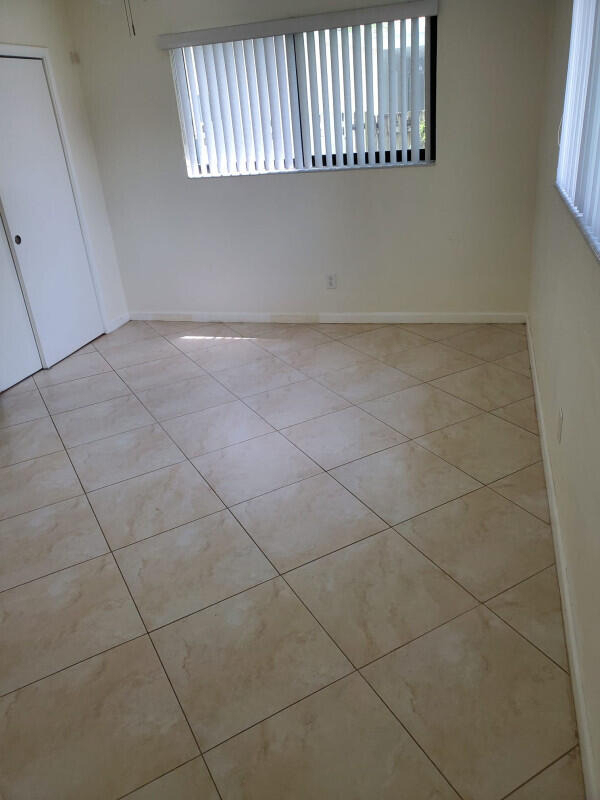 2460 Ne 215th Street - Photo 8