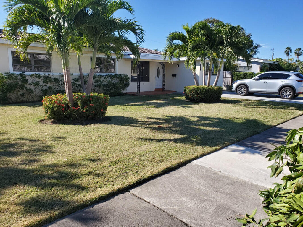 2460 Ne 215th Street - Photo 0