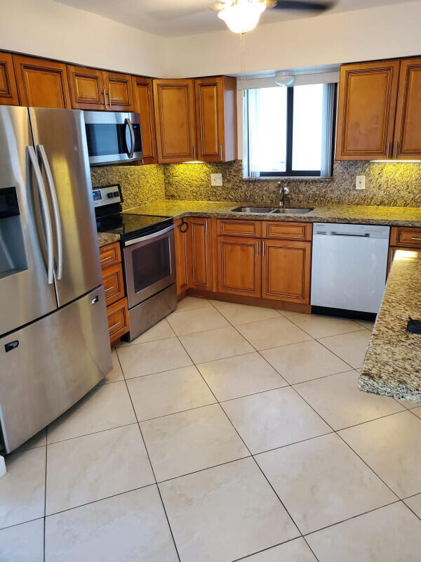 2460 Ne 215th Street - Photo 2