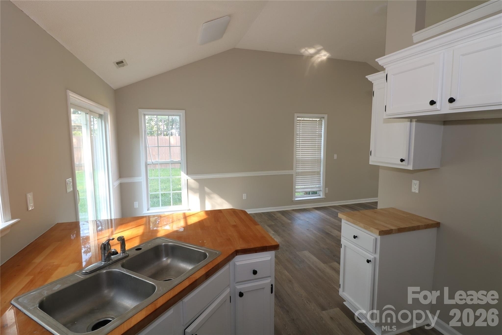 711 Harvest Way - Photo 7