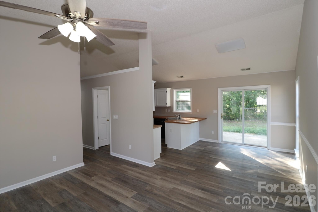 711 Harvest Way - Photo 4
