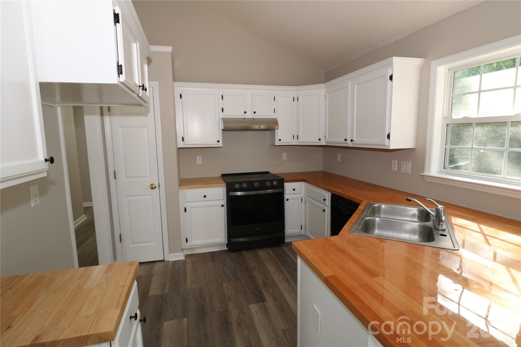711 Harvest Way - Photo 6