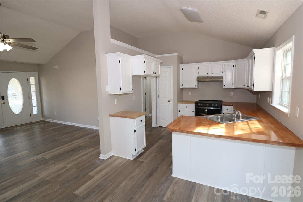 711 Harvest Way - Photo 5
