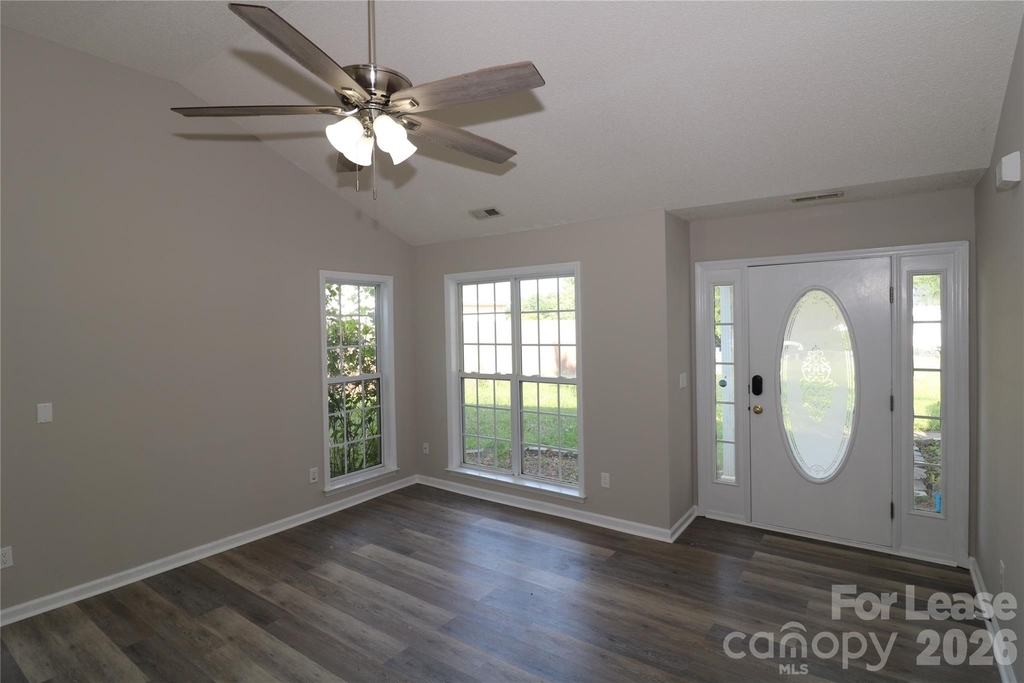 711 Harvest Way - Photo 3