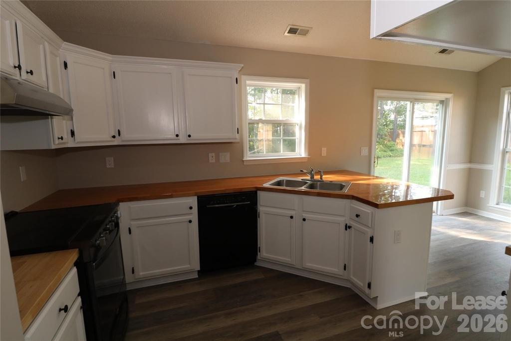 711 Harvest Way - Photo 8