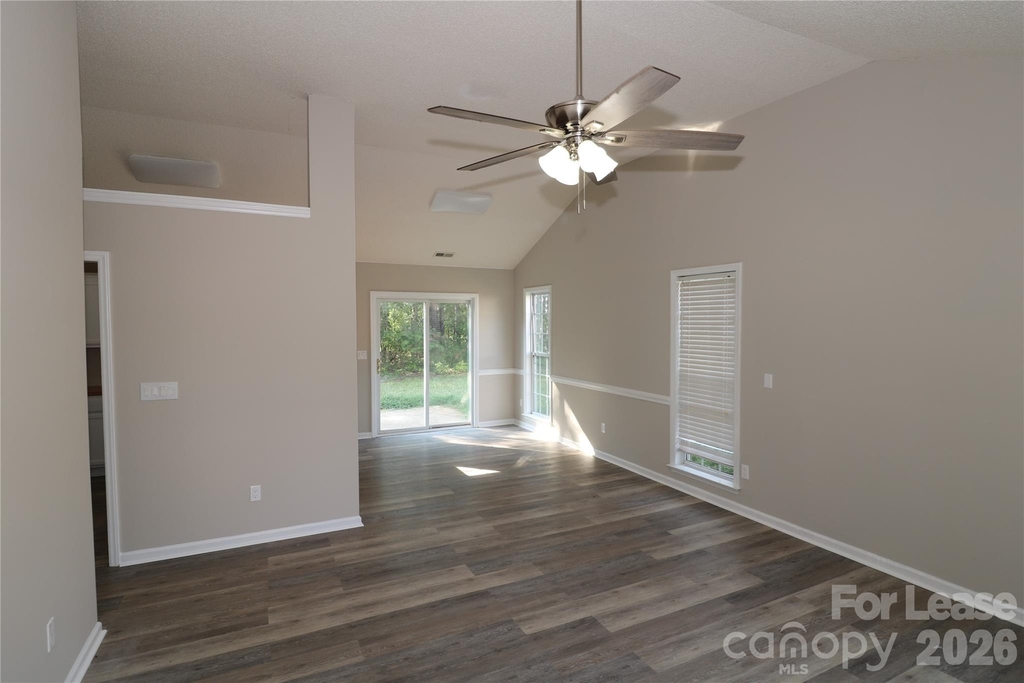 711 Harvest Way - Photo 2