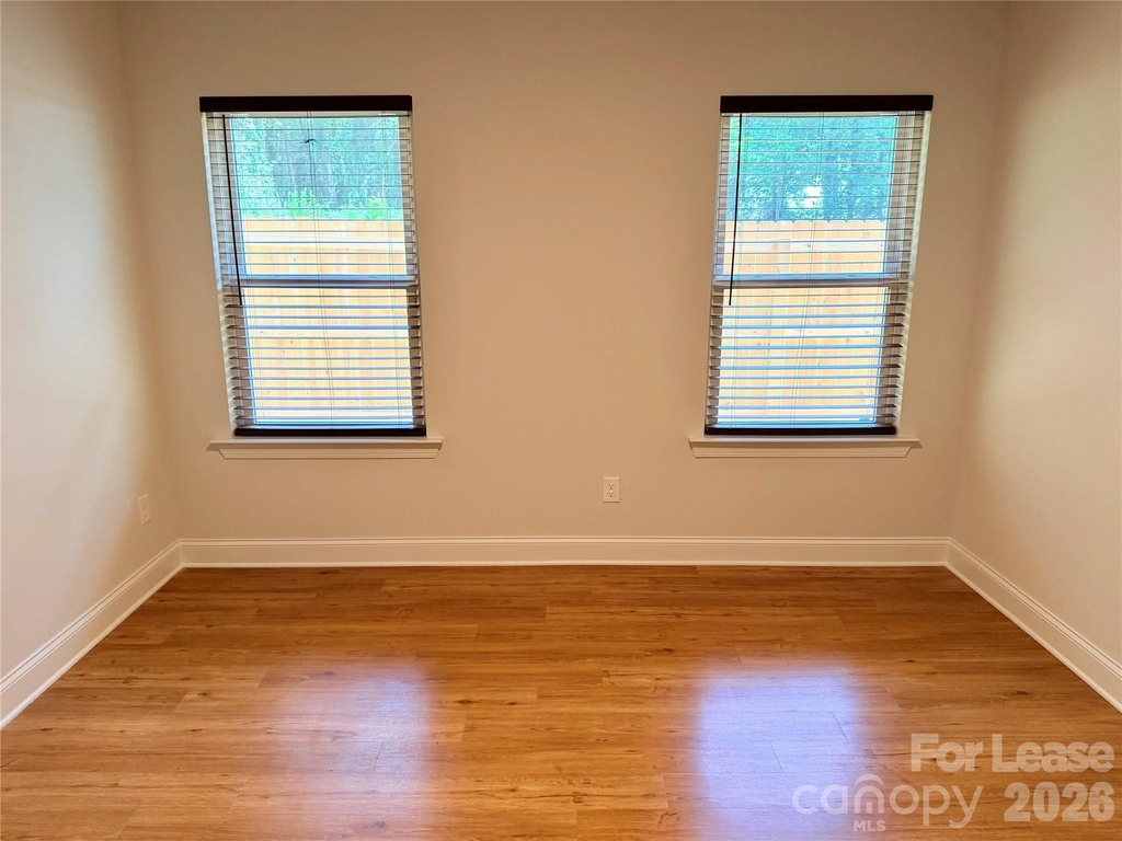 525 N Linwood Avenue - Photo 16