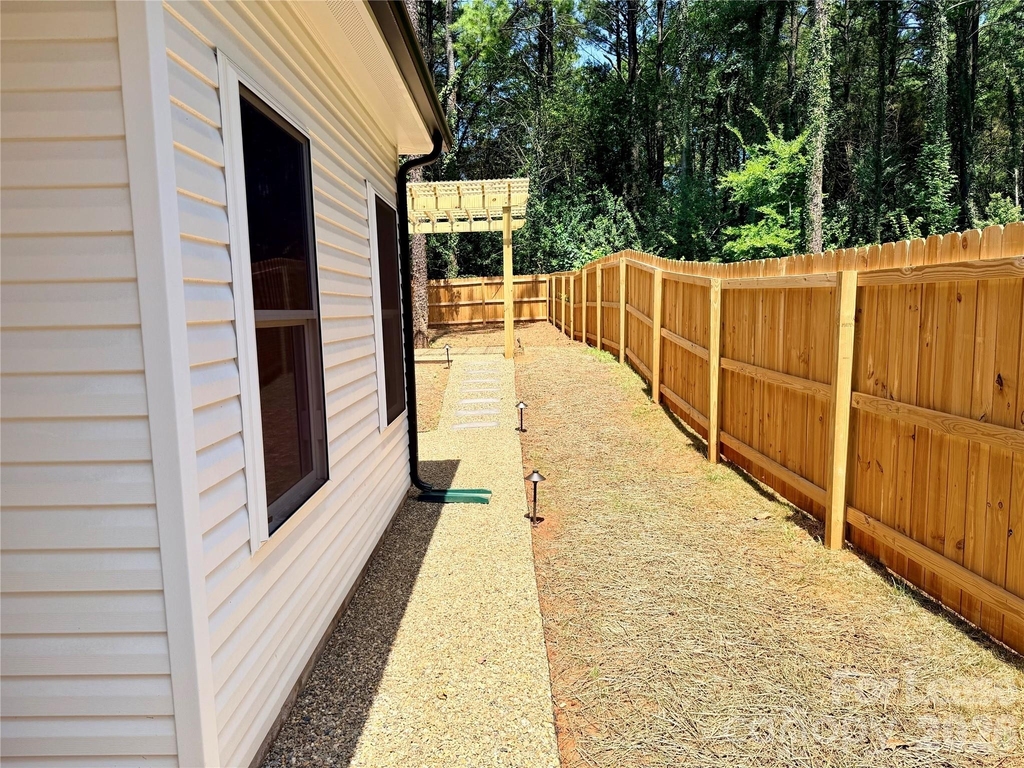 525 N Linwood Avenue - Photo 32
