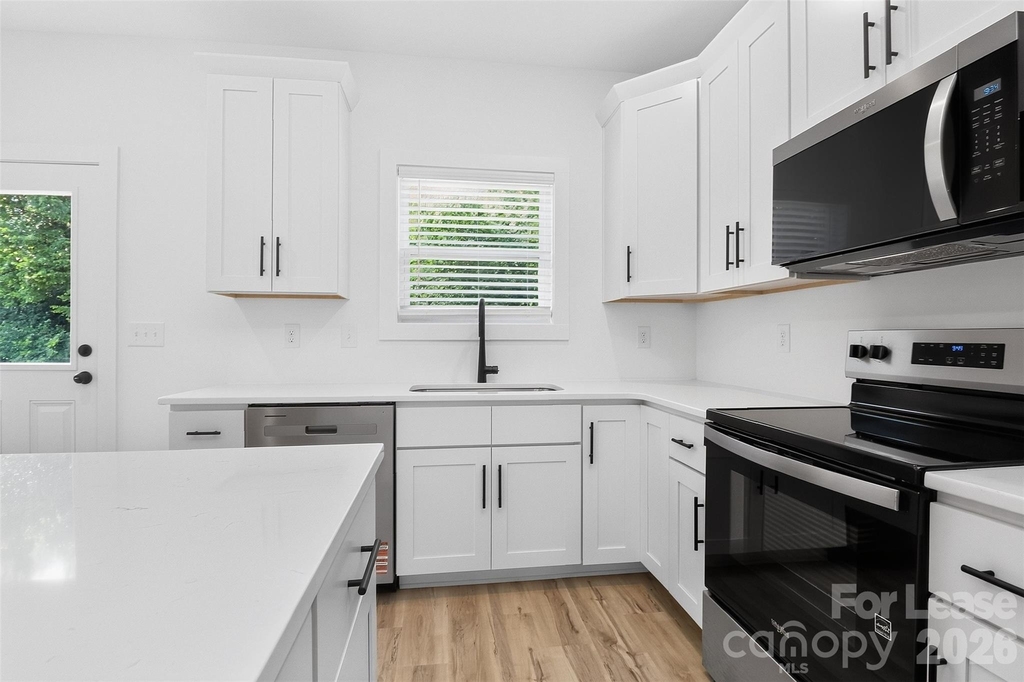 308 E Tallyrand Avenue - Photo 10