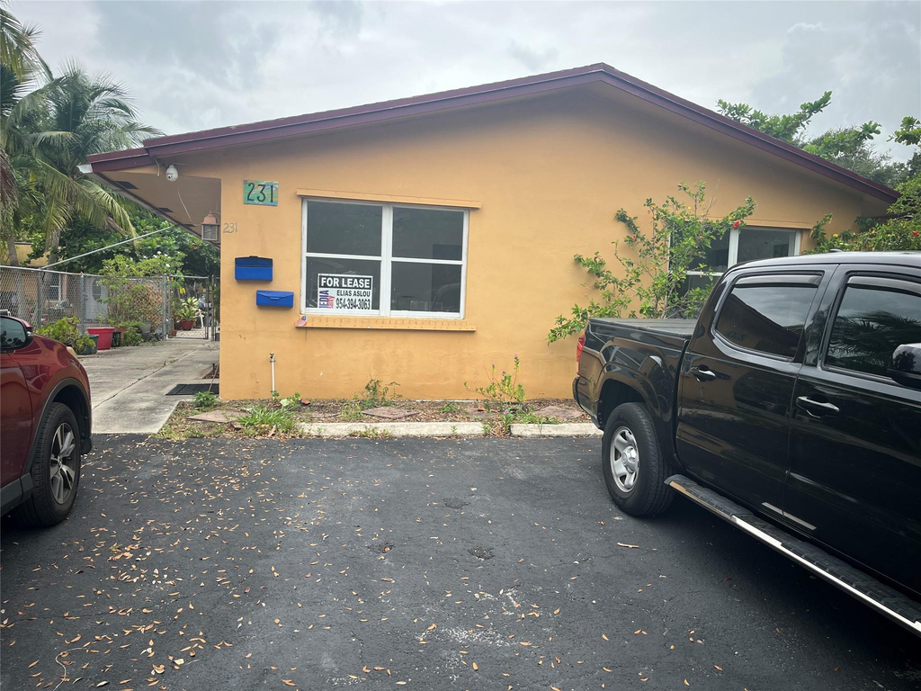 231 Sw 8th Street - Photo 1