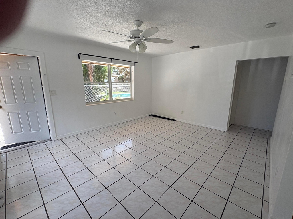 231 Sw 8th Street - Photo 2