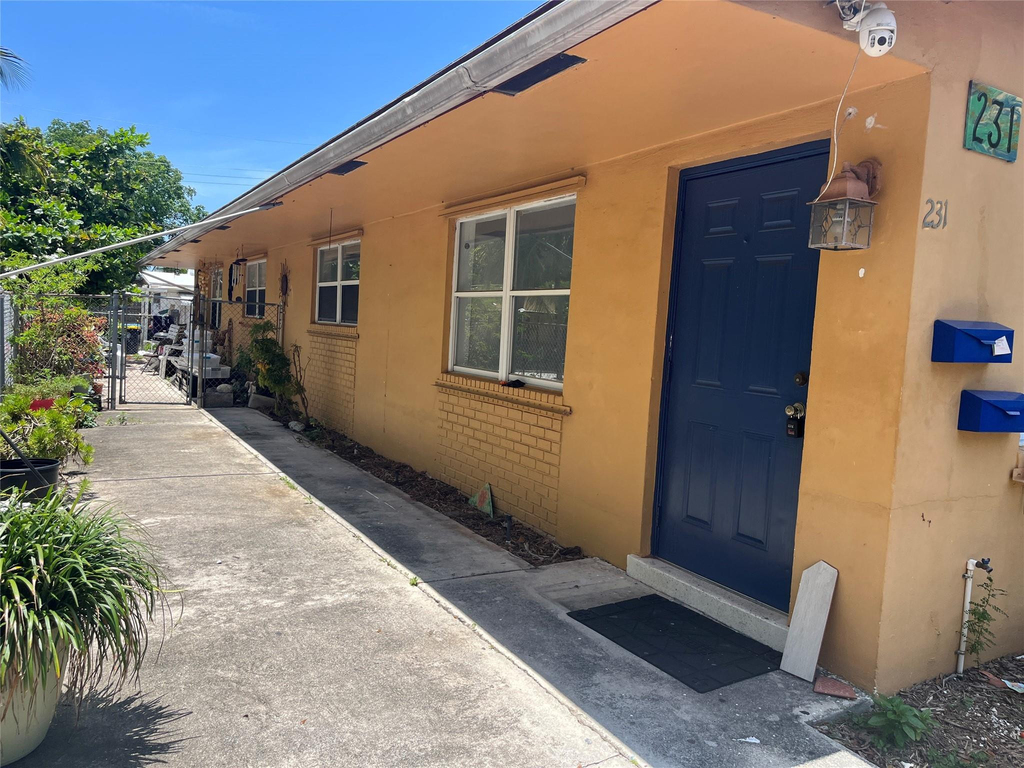 231 Sw 8th Street - Photo 0