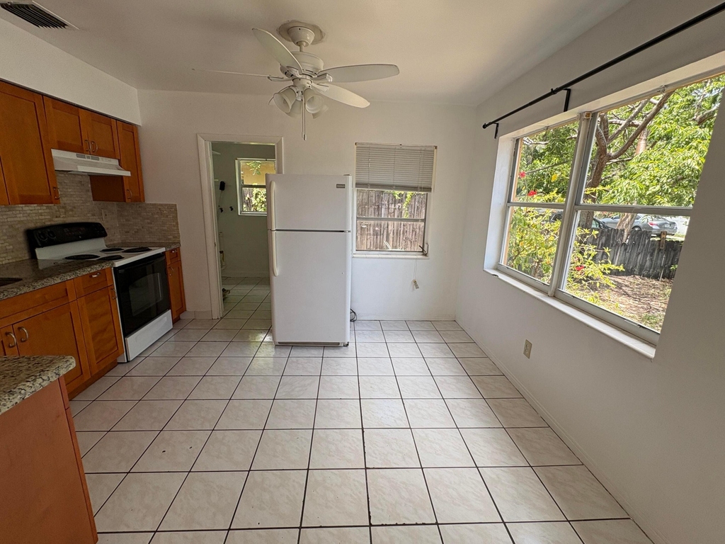 231 Sw 8th Street - Photo 7