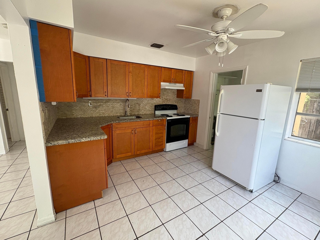 231 Sw 8th Street - Photo 9
