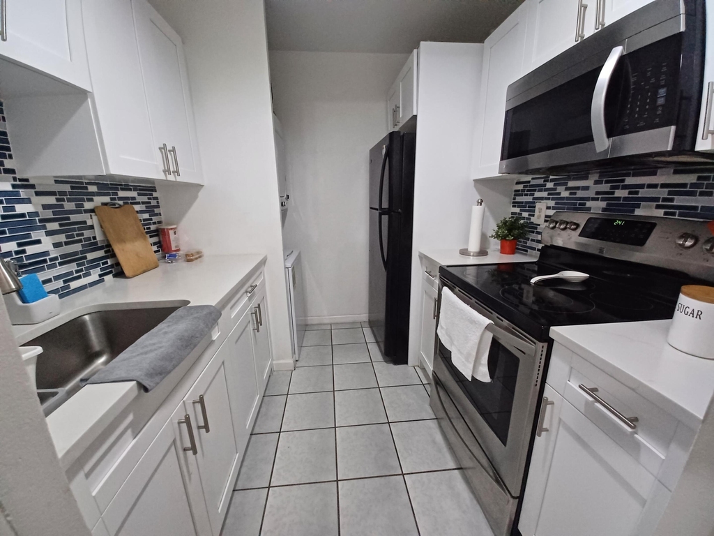 10036 Twin Lakes Drive - Photo 3
