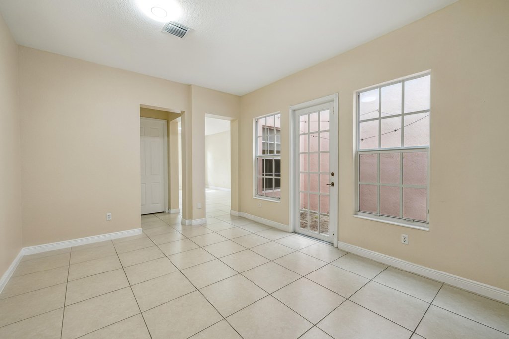 810 Nw 83rd Lane - Photo 4