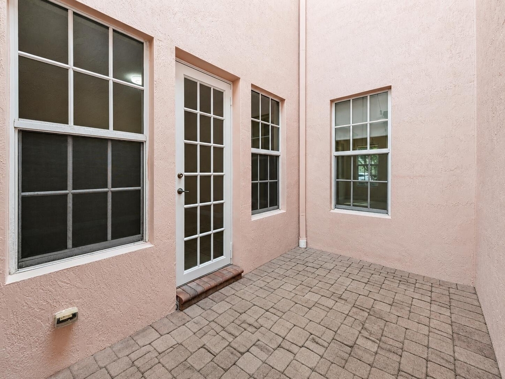 810 Nw 83rd Lane - Photo 5