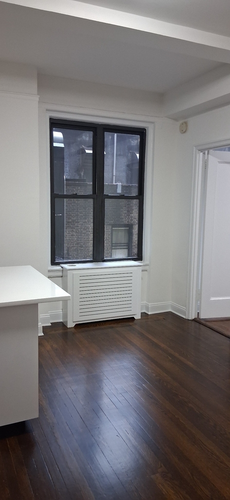 140 East 46th Street - Photo 8