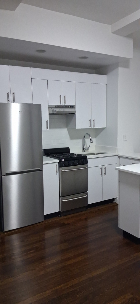 140 East 46th Street - Photo 0