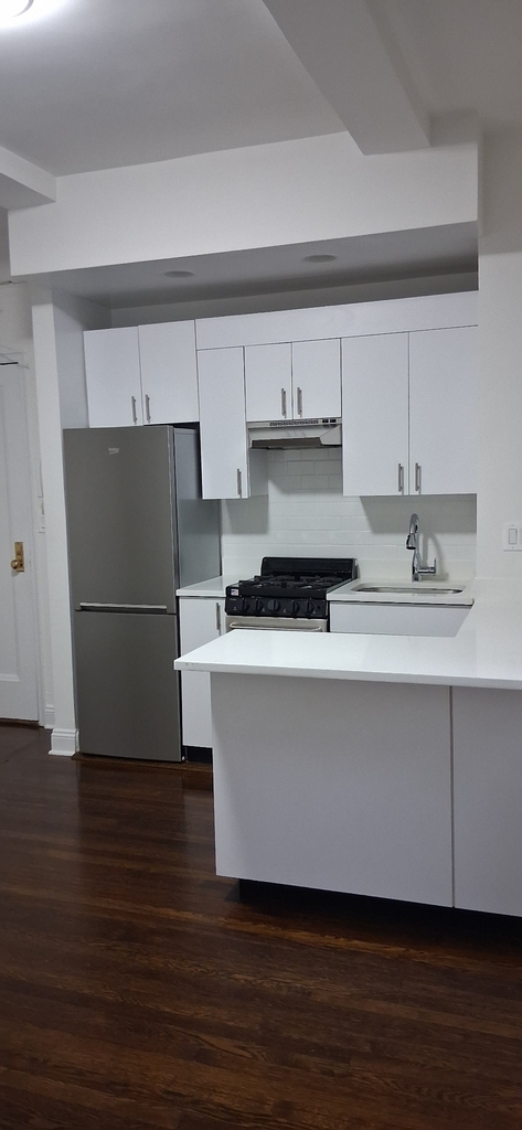 140 East 46th Street - Photo 1