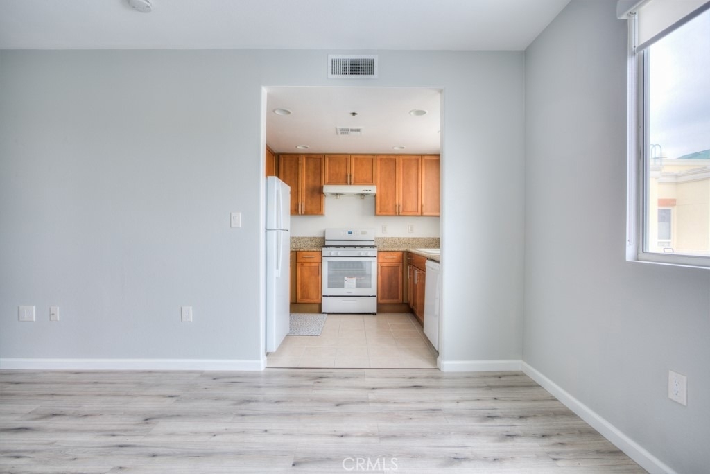 580 W Main - Photo 13
