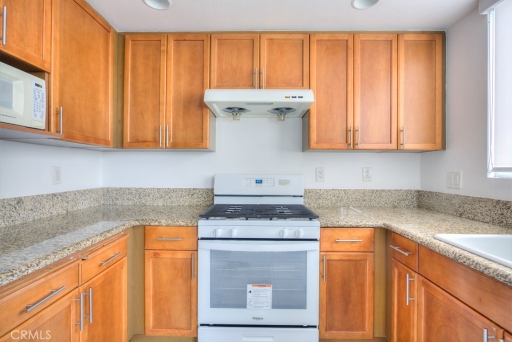 580 W Main - Photo 17