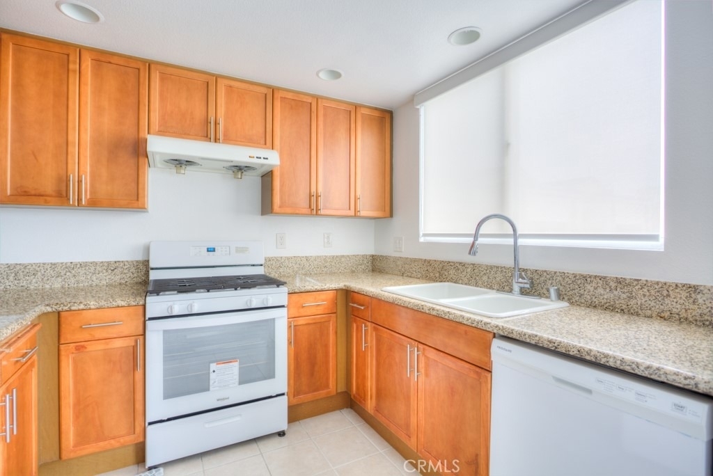 580 W Main - Photo 15